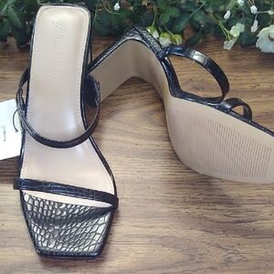 Black Croc-Embossed Women's Sandals Size 8